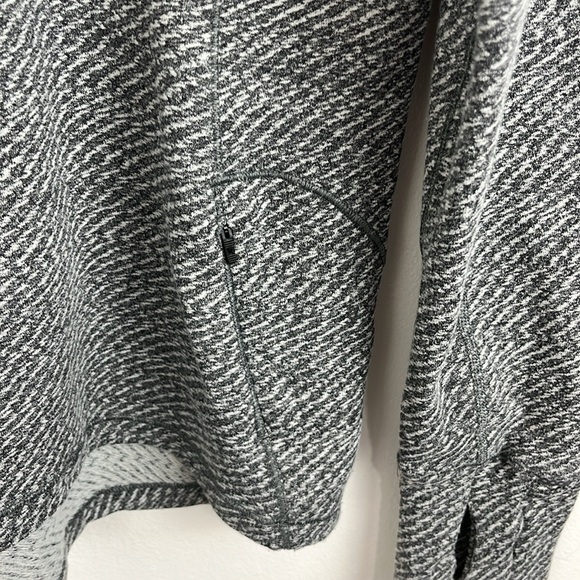 Lululemon Outrun Black and White Pullover - Picture 5 of 10